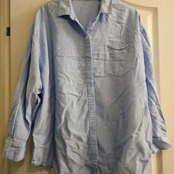 Old Navy Boyfriend Light Blue Button Down Shirt - Picture 3 of 6